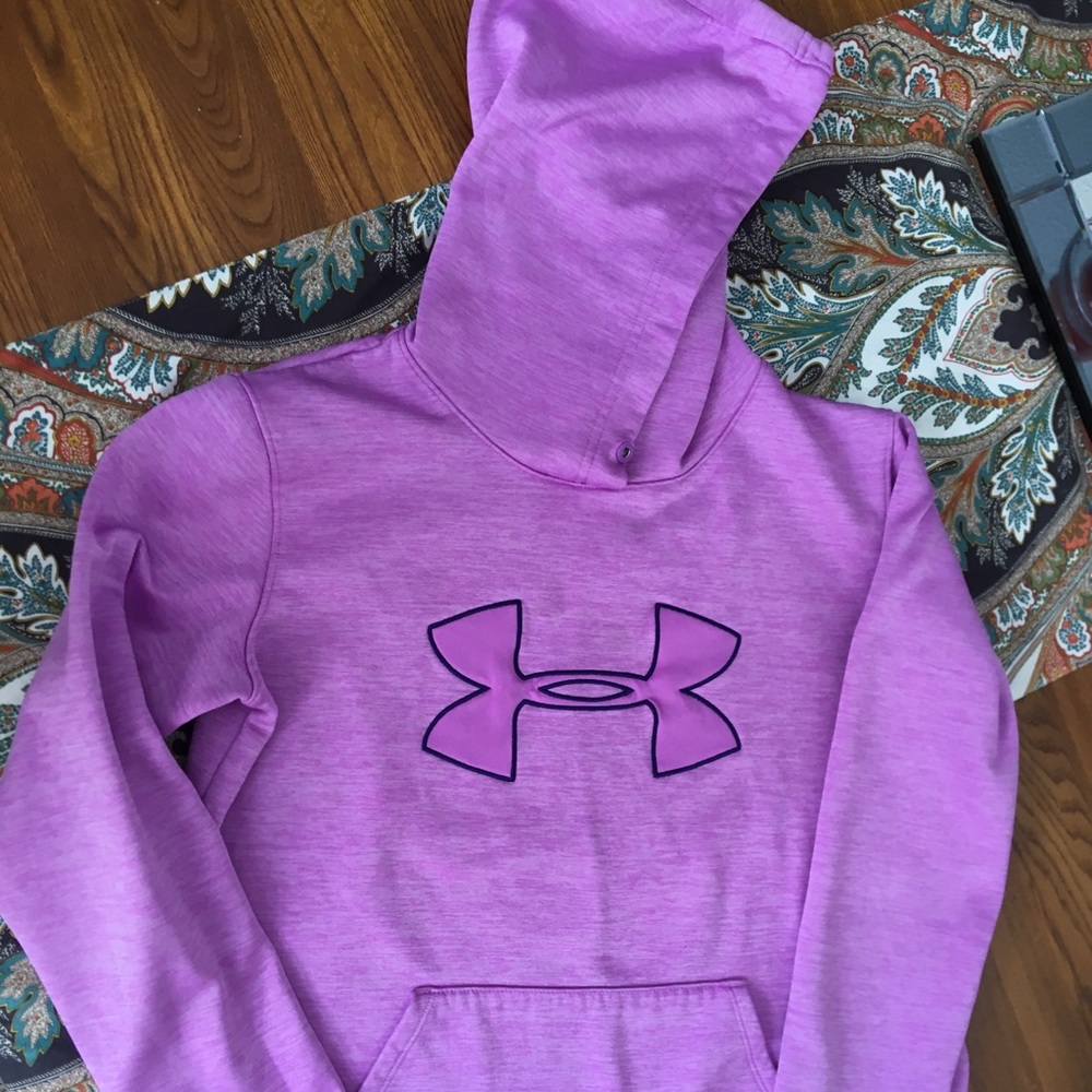 Beautiful lilac under amour hoodie :)